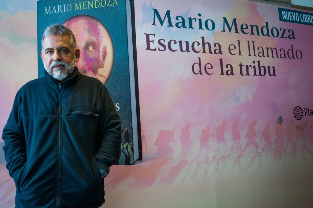 Mario Mendoza habla de su libro “Los Vagabundos de Dios” | El Nuevo Siglo 