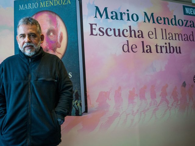 Mario Mendoza habla de su libro “Los Vagabundos de Dios” | El Nuevo Siglo 